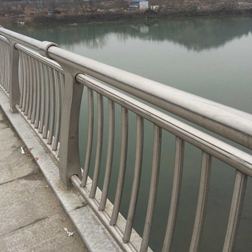 萊蕪（wú）雪（xuě）野水庫橋梁（liáng）護欄工程